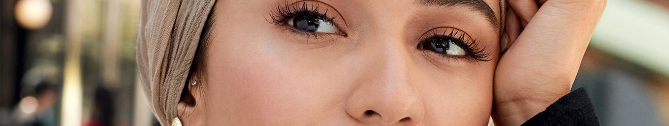 Maybelline Powder products illustrative banner image - Close up of a woman's face