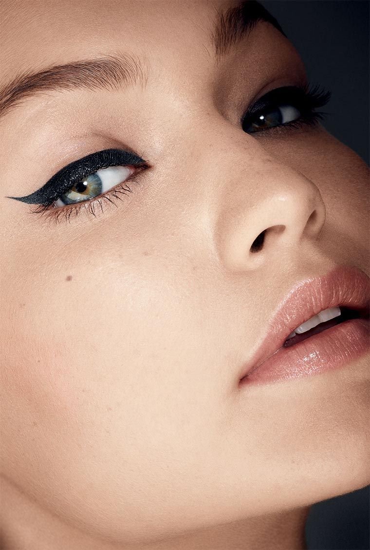 Maybelline Gigi Hadid Eyeliner Master Precise Curvy 041554460209 B