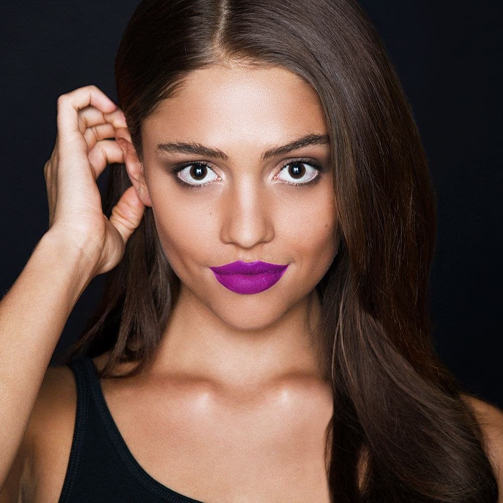 How to apply liquid matte lipstick article thumbnail